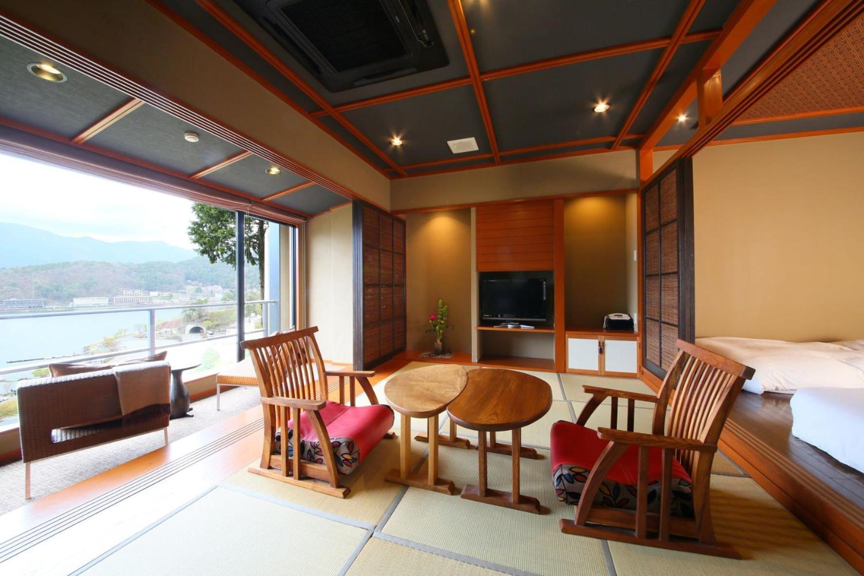 Rakuyu Hotel Fujikawaguchiko Exterior photo