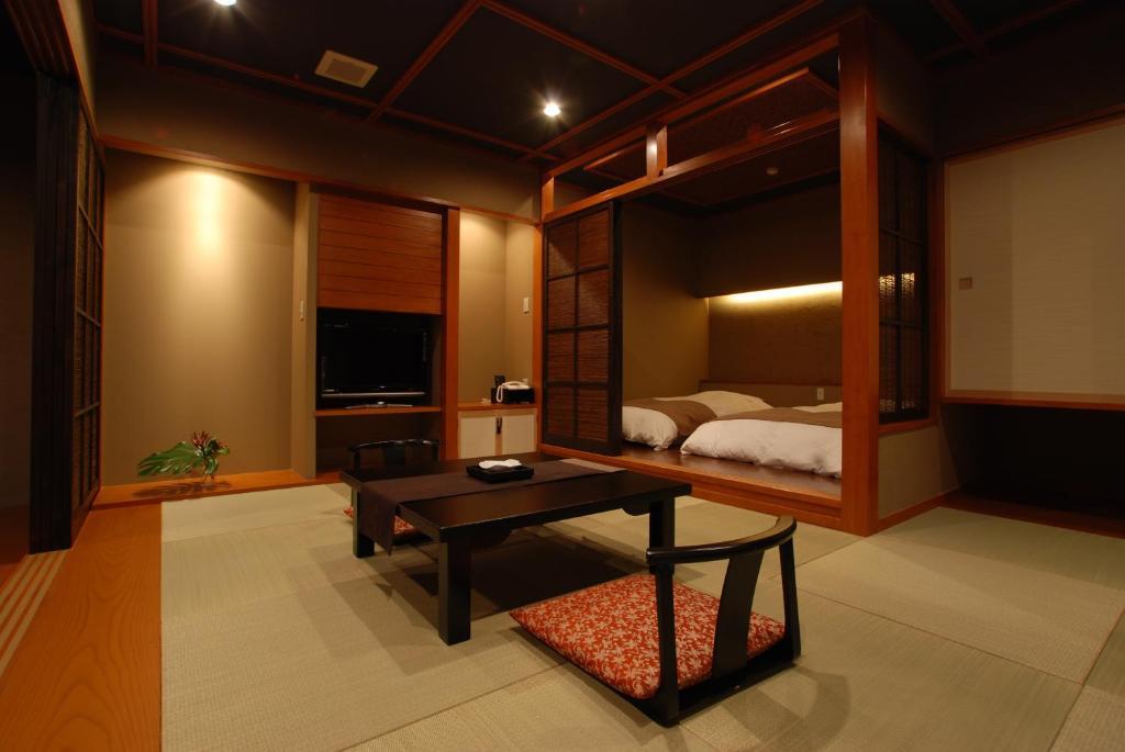 Rakuyu Hotel Fujikawaguchiko Exterior photo